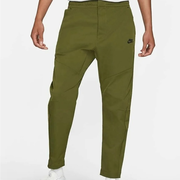 Brand New Nike Sportswear Tech Essentials Commuter Pants Men’s SZ L DH4224-326